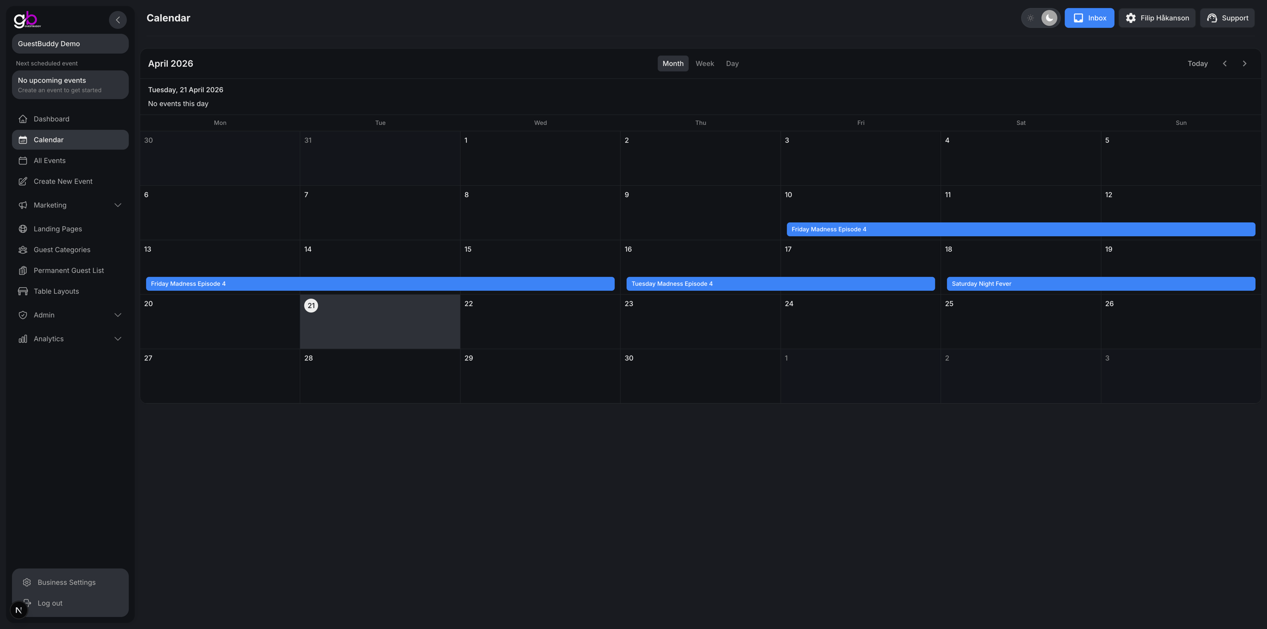 Calendrier GuestBuddy avec grille mensuelle et événements